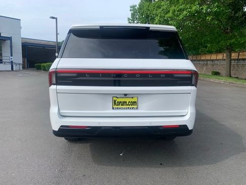 New 2026 Lincoln Navigator L Reserve AWD/4WD image 4