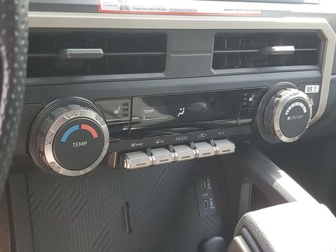 Certified 2025 Toyota Tacoma SR5 AWD/4WD image 27