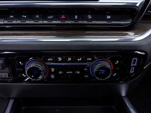 Used 2024 Chevrolet Silverado 1500 LT Trail Boss w/ LT Trail Boss Premium Package AWD/4WD image 25