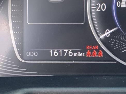 Used 2024 Lexus ES 350 w/ Premium Package image 31