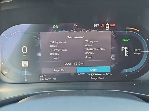 Used 2023 Volvo XC40 Recharge Ultimate image 16