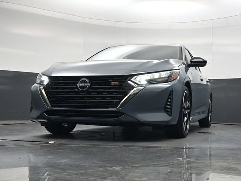 Used 2025 Nissan Sentra SR w/ SR Premium Package FWD image 50