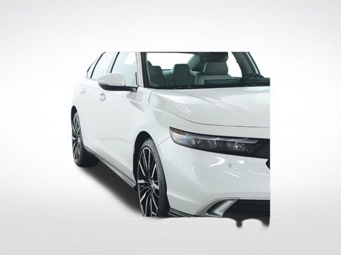 Used 2025 Honda Accord Touring image 10