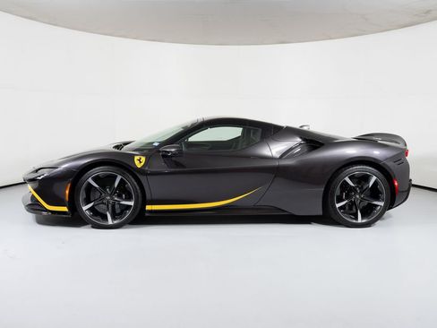 Used 2022 Ferrari SF90 Spider image 12