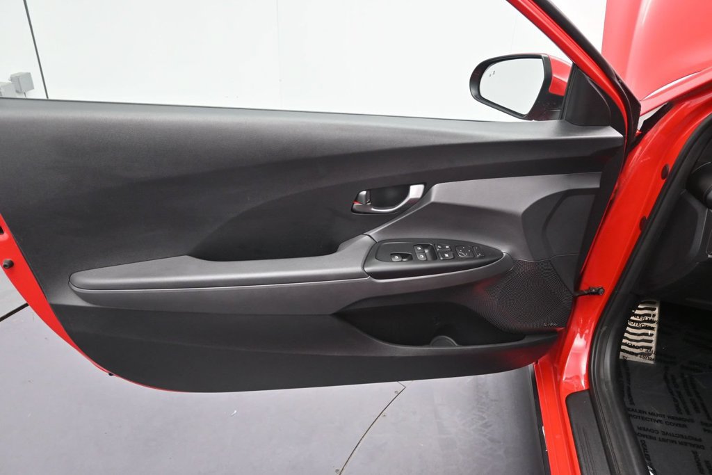 Used 2019 Hyundai Veloster Turbo FWD image 15