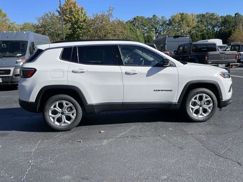 New 2026 Jeep Compass Latitude AWD/4WD image 10