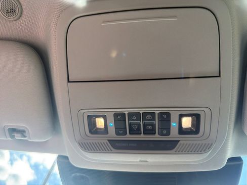 Used 2021 Ford Explorer XLT w/ Equipment Group 202A AWD/4WD image 19