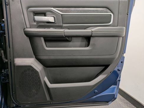 Used 2024 RAM 2500 Big Horn w/ Sport Appearance Package image 25