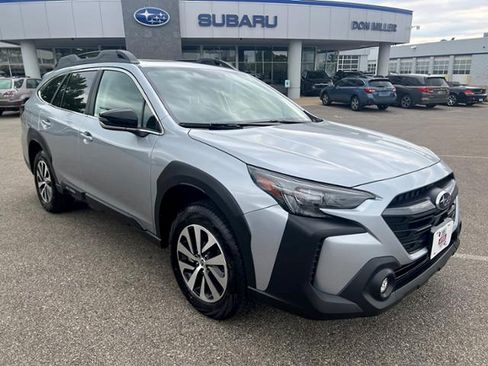 Certified 2025 Subaru Outback Premium AWD/4WD image 1