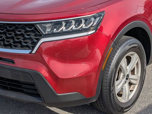 Used 2022 Kia Sorento LX image 9