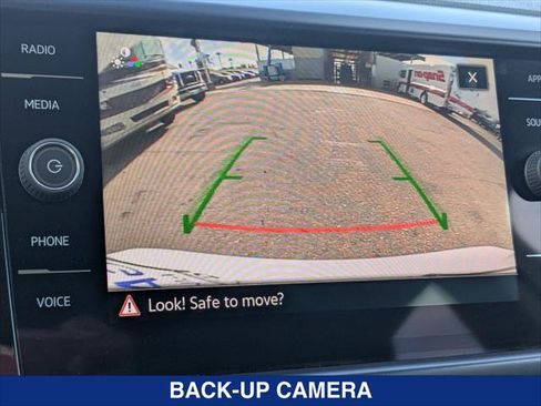 Used 2022 Volkswagen Taos SE FWD image 18