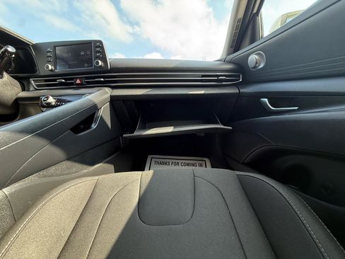 Used 2021 Hyundai Elantra SEL FWD image 23