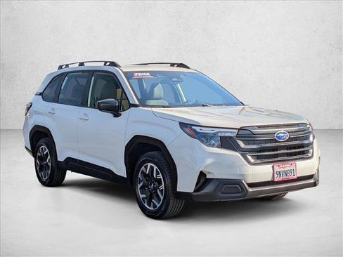 Used 2025 Subaru Forester AWD/4WD image 4