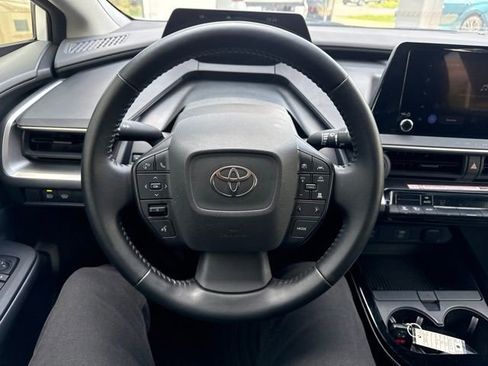 Used 2025 Toyota Prius LE FWD image 15