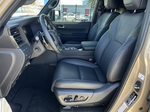 Used 2025 Lexus GX 550 image 29