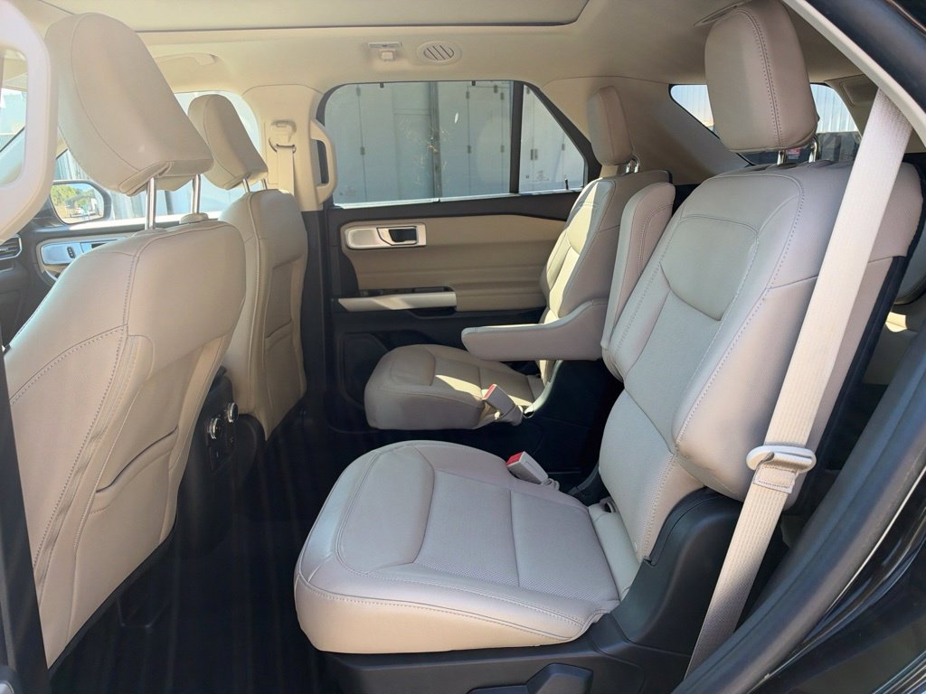 Used 2023 Ford Explorer Limited w/ Limited Technology Package RWD image 6