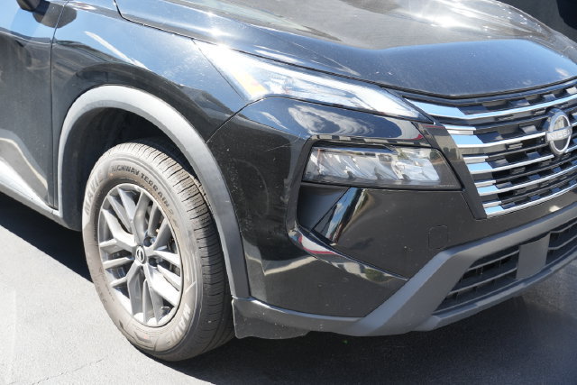 Used 2024 Nissan Rogue S AWD/4WD image 3
