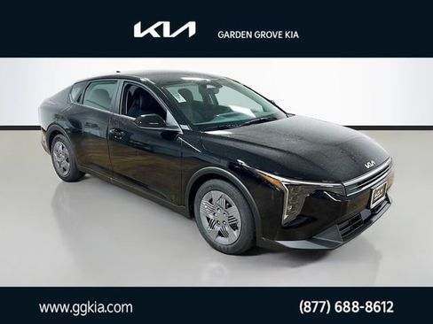 New 2025 Kia K4 LX image 1