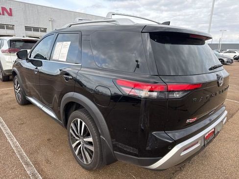 Certified 2024 Nissan Pathfinder Platinum image 4