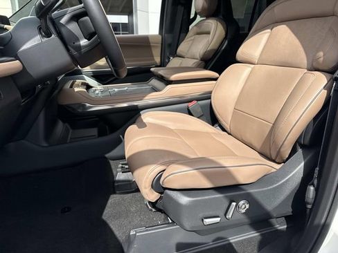 New 2026 Lincoln Navigator L Black Label AWD/4WD image 21
