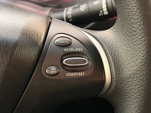 Used 2014 Nissan Pathfinder S FWD image 36
