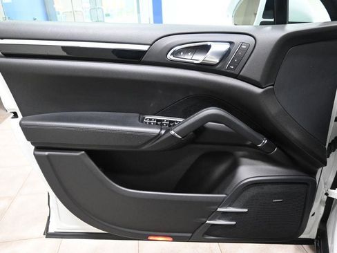 Used 2018 Porsche Cayenne Platinum Edition image 9
