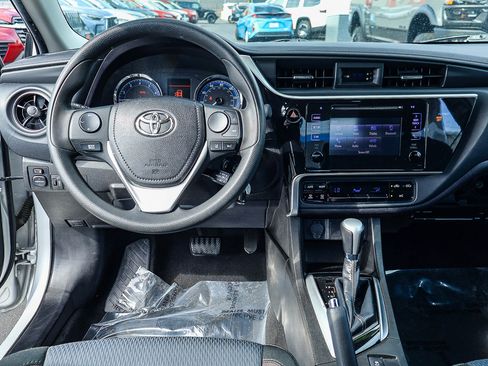 Used 2019 Toyota Corolla LE FWD image 3