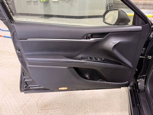 Used 2019 Toyota Camry SE image 7