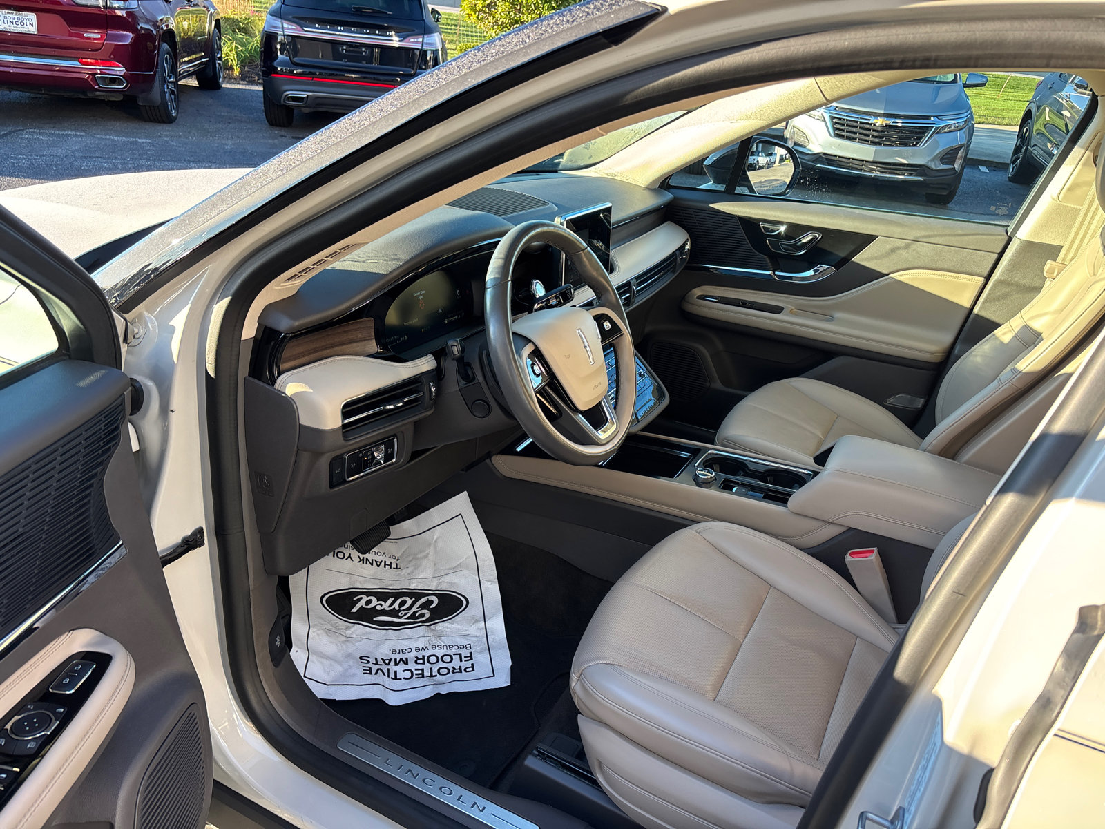 Used 2022 Lincoln Corsair Reserve w/ Equipment Group 201A AWD/4WD image 22