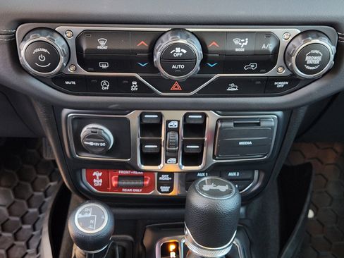 New 2025 Jeep Wrangler Unlimited Rubicon image 15