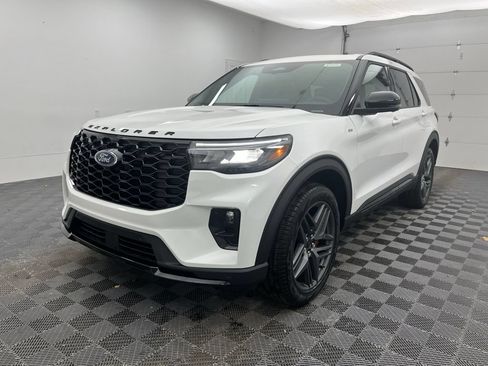 New 2026 Ford Explorer ST-Line w/ ST-Line Street Pack AWD/4WD image 2
