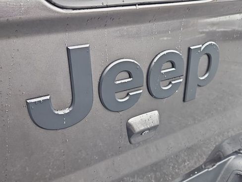 Used 2024 Jeep Gladiator Sport image 27