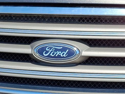 Used 2018 Ford Taurus SE FWD image 34