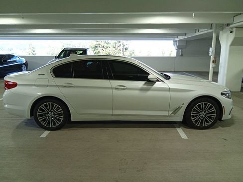 Used 2019 BMW 530e xDrive w/ Convenience Package AWD/4WD image 4