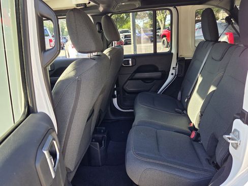 Used 2025 Jeep Wrangler Unlimited Sahara AWD/4WD image 13