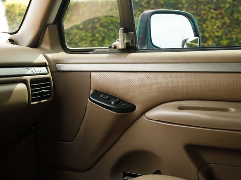 Used 1994 Ford Bronco image 24