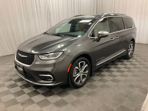 Used 2022 Chrysler Pacifica Pinnacle image 5