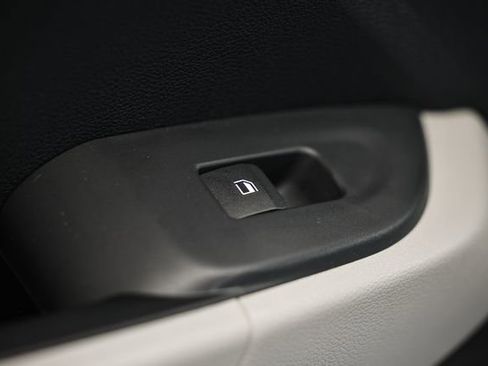 Certified 2025 Hyundai Venue SEL FWD image 22
