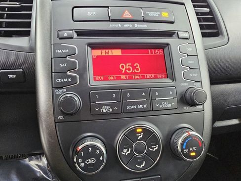 Used 2013 Kia Soul + FWD image 16