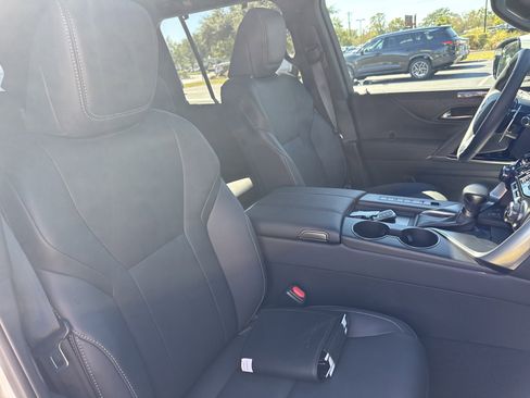 Used 2025 Lexus LX 600 4WD w/ Premium Package image 33