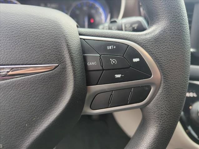Used 2018 Chrysler Pacifica Touring Plus FWD image 15
