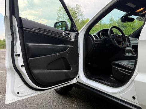 Used 2018 Jeep Grand Cherokee Limited AWD/4WD image 11