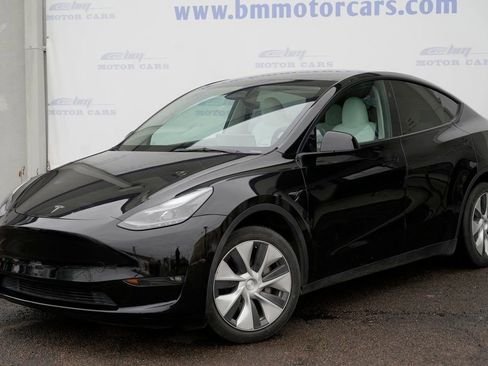 Used 2023 Tesla Model Y Long Range image 2