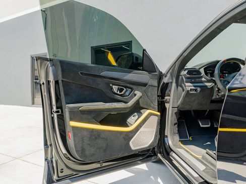 Used 2024 Lamborghini Urus Performante AWD/4WD image 72