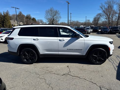 Used 2023 Jeep Grand Cherokee L Laredo image 7