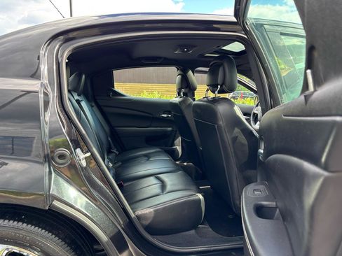 Used 2011 Dodge Avenger Lux FWD image 34