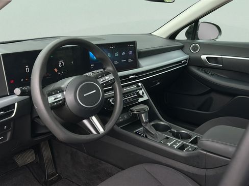 Used 2025 Hyundai Sonata SE FWD image 11
