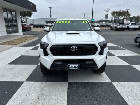 Used 2024 Toyota Tacoma TRD Sport w/ TRD Sport Upgrade Package image 2