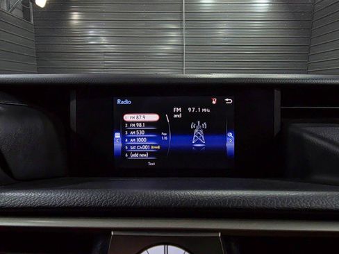 Used 2018 Lexus IS 300 image 26