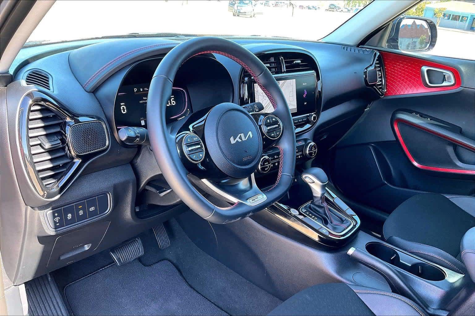 Used 2024 Kia Soul GT-Line FWD image 2